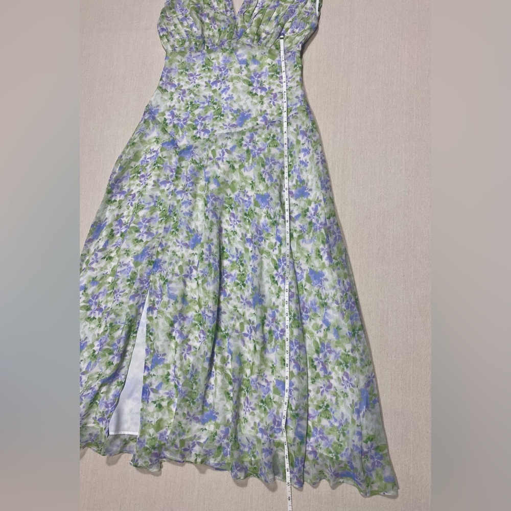 Astr the Label V-Neck Pleated Midi Dress NWT - Picture 13 of 16